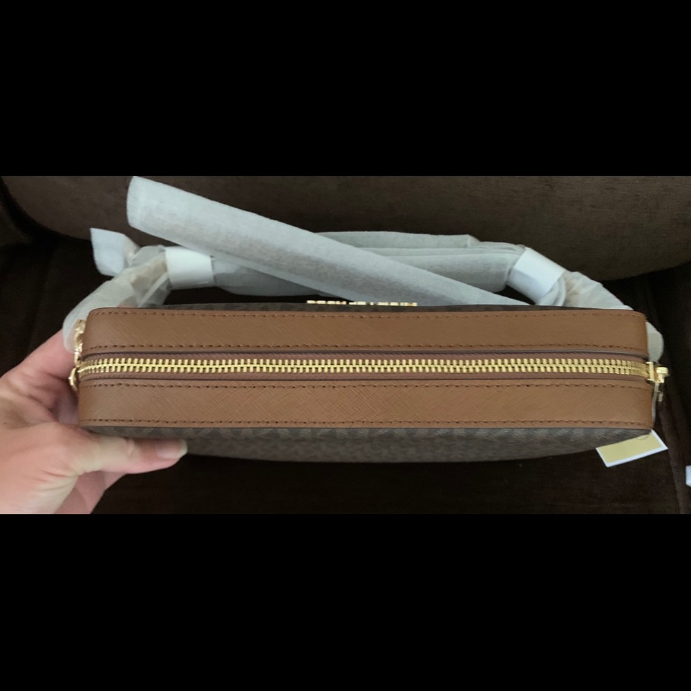 MICHAEL KORS CROSSBODY/DOUBLE ZIP WRISTLET… - Picture 16 of 16
